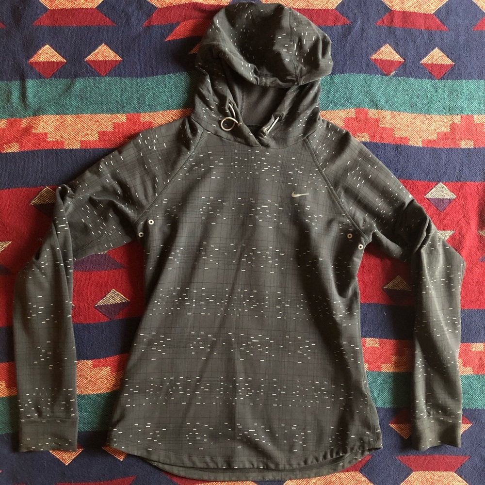 Nike Fitted Sweat shirt